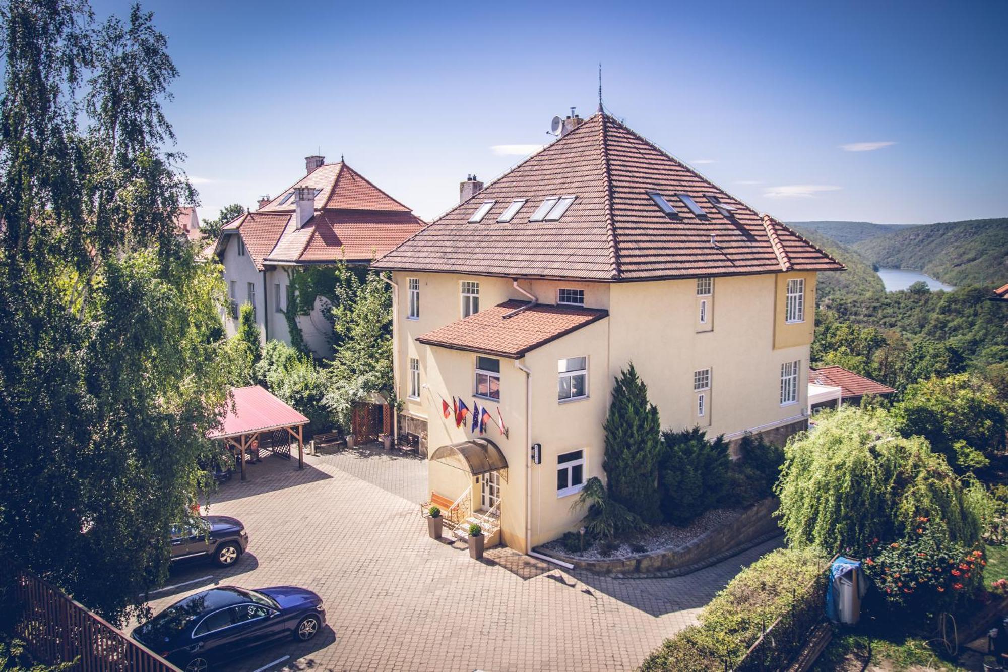 Hotel Katerina 兹诺伊莫 外观 照片
