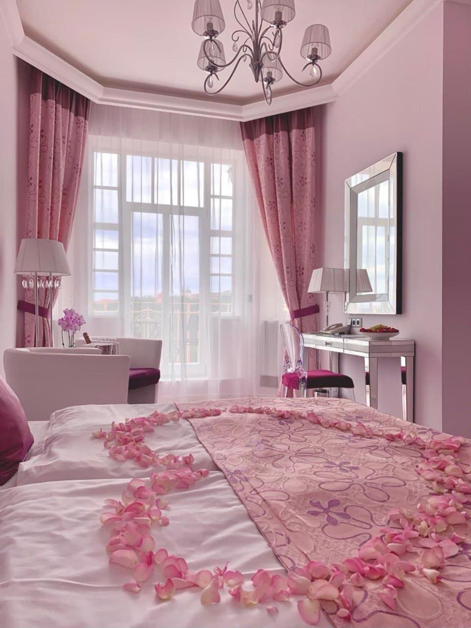Hotel Katerina 兹诺伊莫 外观 照片